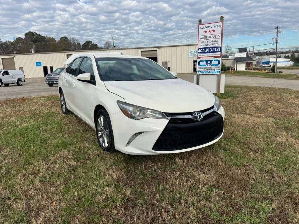 2015 Toyota Camry LE's photo