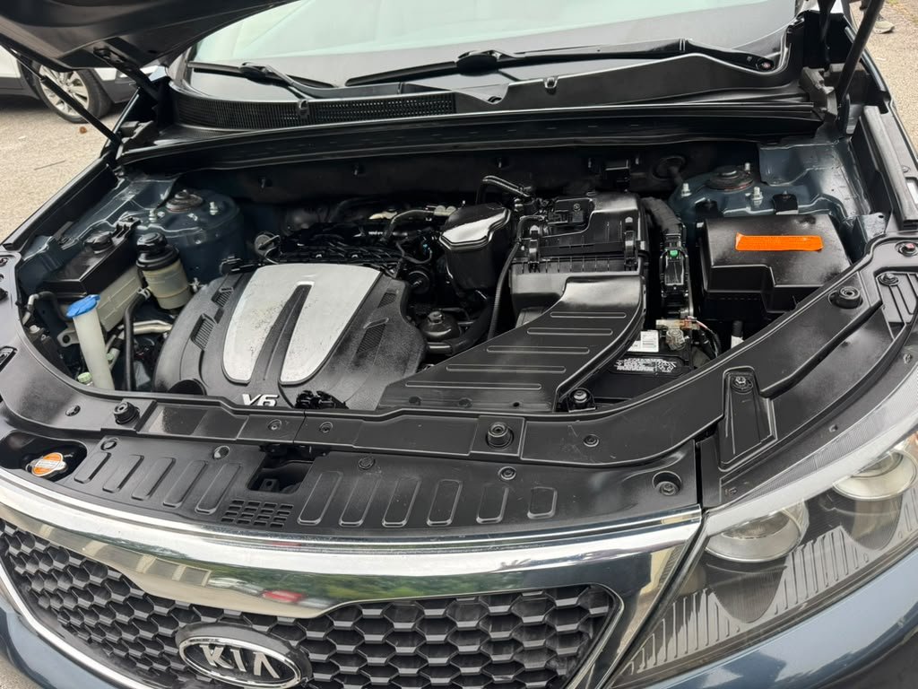 2011 Kia Sorento LX - Photo 11