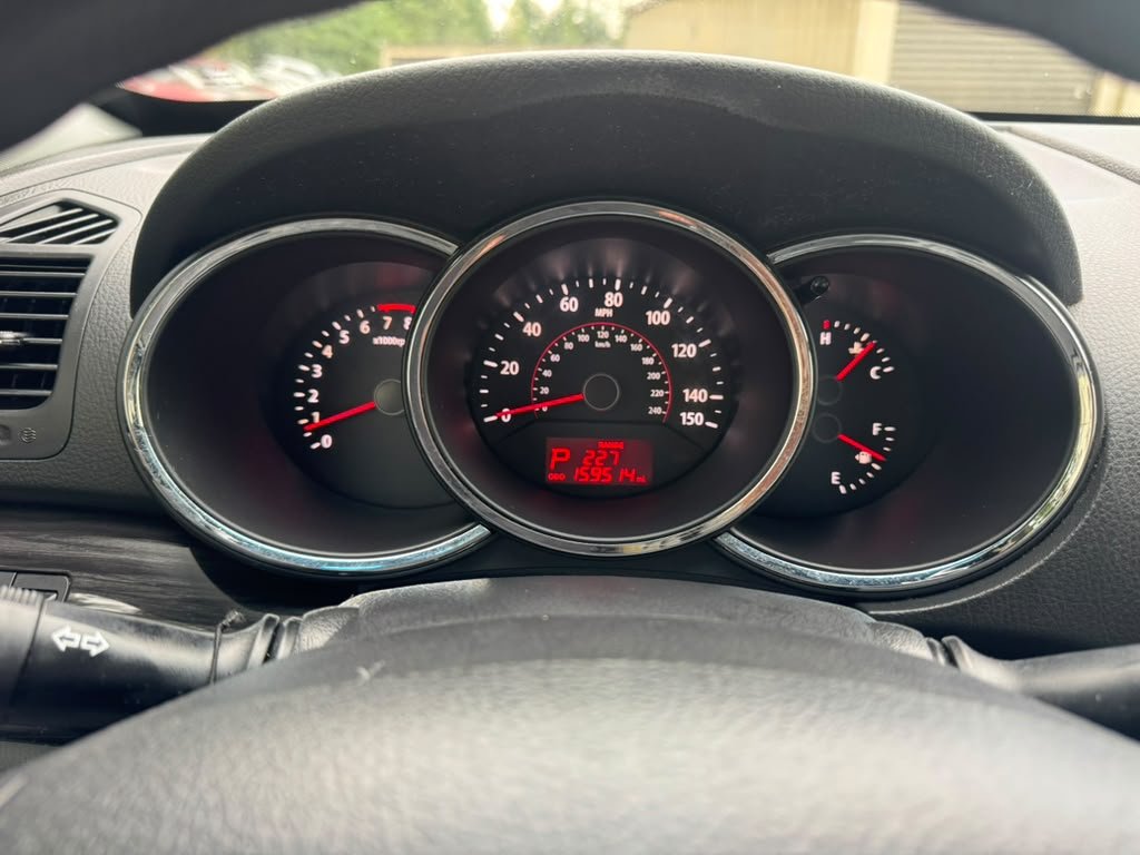 2011 Kia Sorento LX - Photo 7