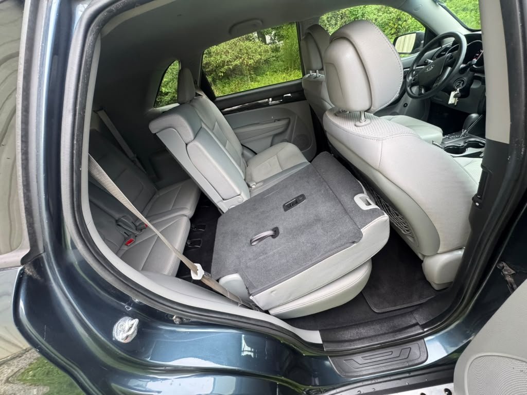 2011 Kia Sorento LX - Photo 10